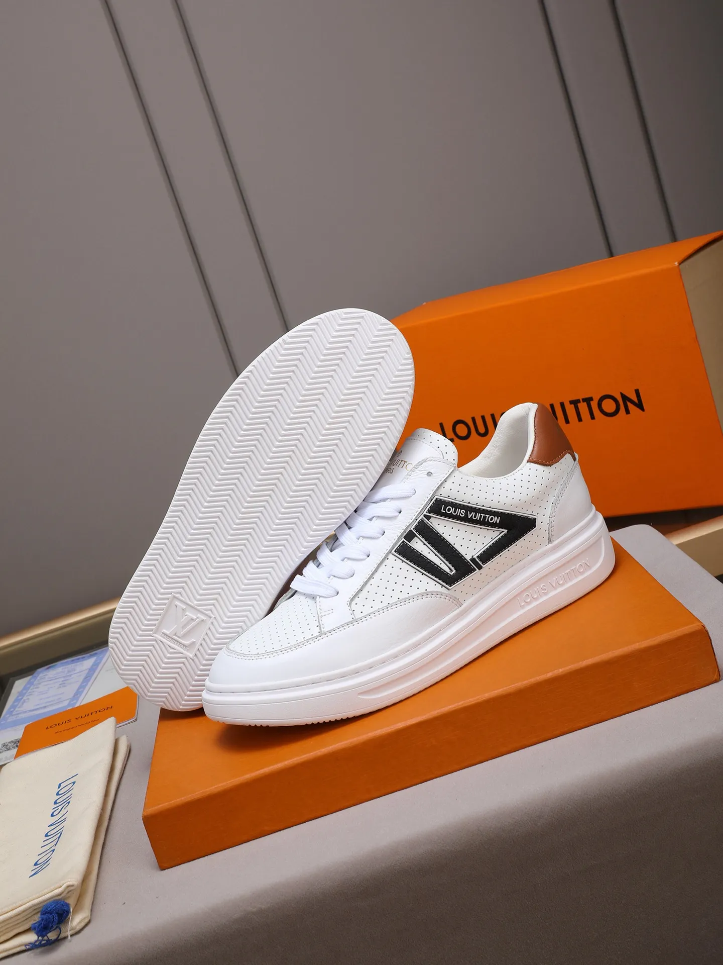 PP420 main model 👍👍👍2025 new LOUIS VUITTON [Luden Yiwei]——LV upper [Lv]🇮🇹Imported first-layer cowhide embossed🇩🇪Inside imported sheepskin lining ➕Non-slip and wear-resistant outsole. Every man's identity is reflected in his elegant and stable upper shoes🚶🏻🚶🏻📯 No matter the wind or rain, the shoe last remains unchanged and can stand the test of time🔍️. ——Code number: 38-44 (45 can be customized)
